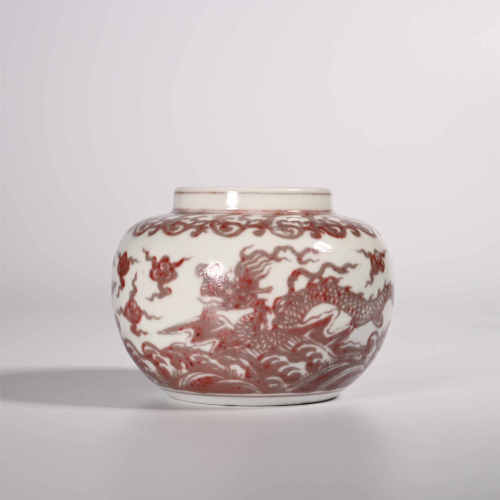the Ming dynasty            Glazed red dragon jar