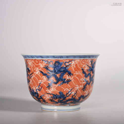 Ming Xuande            Blue and white dragon design cup with red background