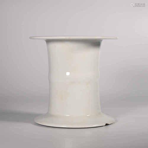 the Ming dynasty            White glazed Zun