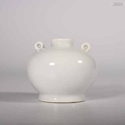 the Ming dynasty            White glazed jar with two ears