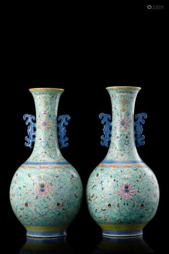 A pair of Famille Rose porcelain vases, stylized dragons handles, apocryphal Qianlong mark China, Republic period (1912-1949) (h. 34 cm.)...