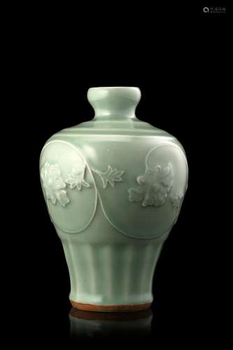 A celadon peony relief vase China, late 19th century (h. 19 cm.)...