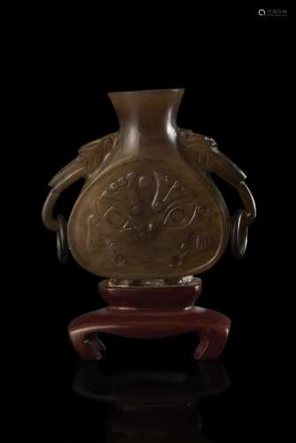 A small quartz vase, on wood stand (defects) China, 20th century (h. 8 cm.)...