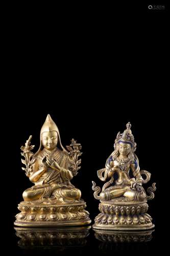 Two gilt bronze figures of Tsongkhapa and Buddha China, 20th century (h. max 15.3 cm.)...