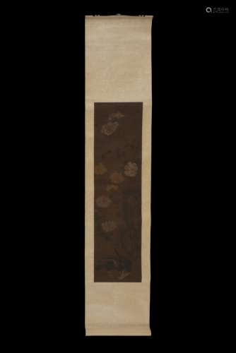 A scroll on canvas depicting birds and flowers, inscribed (defects) China, 18th century (84.5x23 cm.)...