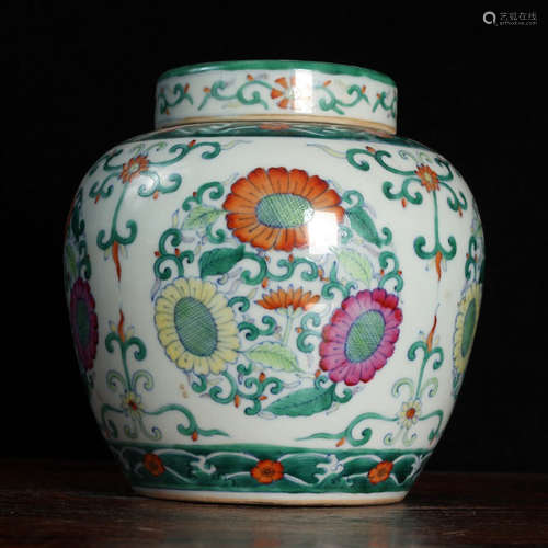 A Chinese Blue and White Clashingcolor Floral Porcelain Caddy