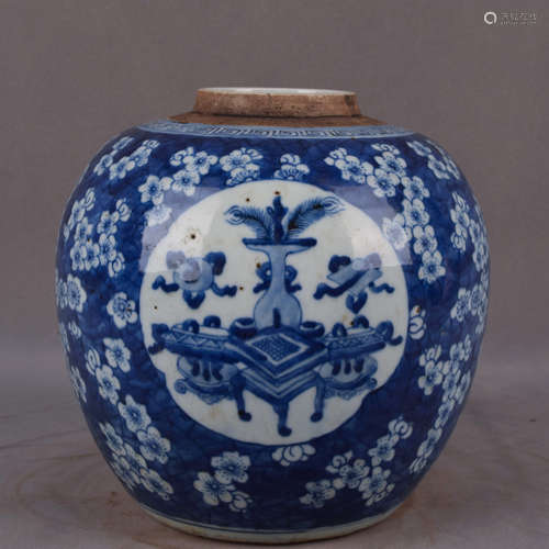 A Chinese Blue and White Floral Porcelain Jar