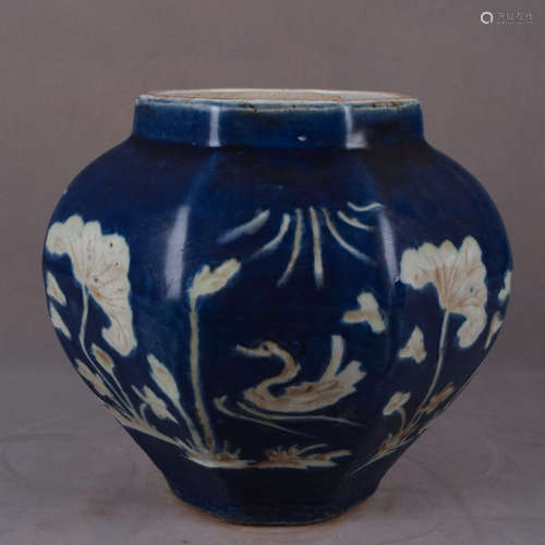 A Chinese Altar Blue Glaze white Floral Porcelain Octagonal Jar