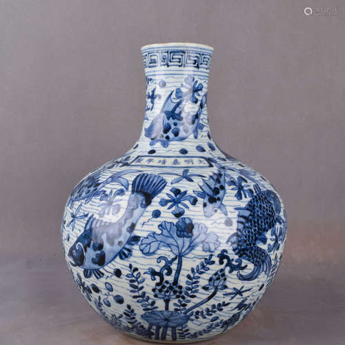 A Chinese Blue and White Floral Porcelain Vase