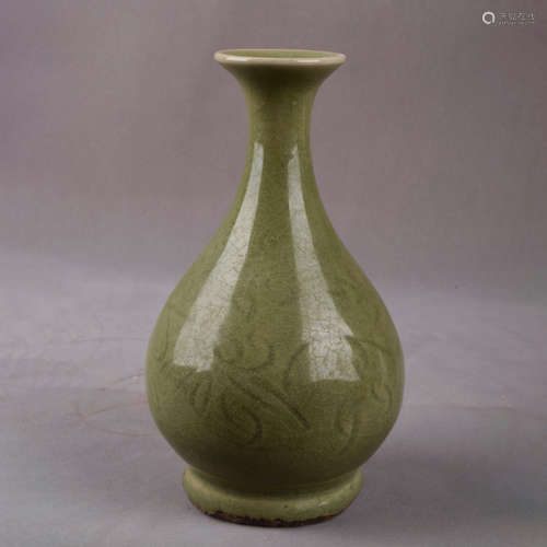 A Chinese Longquan Kiln Porcelain Vase