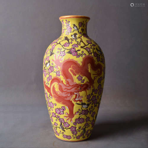 A Chinese Famille Rose Dragon Pattern Porcelain Vase