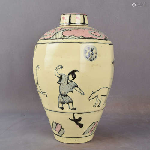 A Chinese Under Glaze Figure Painted Porcelain Vase