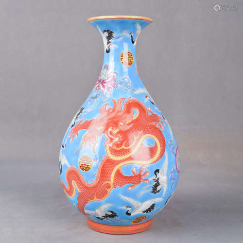 A Chinese Famille Rose Dragon Pattern Porcelain Vase