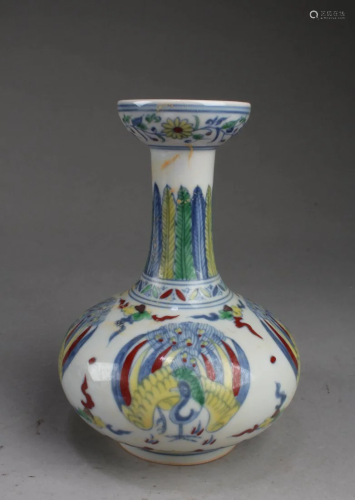 Chinese Wucai Porcelain Vase.