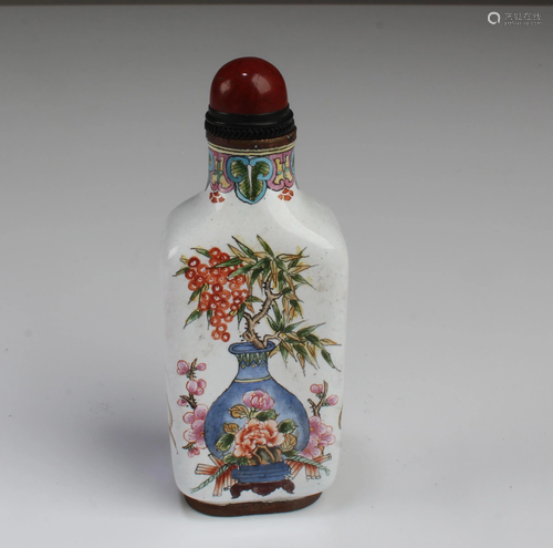 Chinese Enamel Snuff Bottle