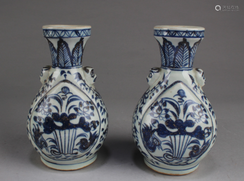 A Pairof Chinese Blue & White Porcelain Vases