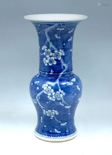 QING DYNASTY BLUE AND WHITE EXPORT VASE