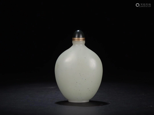 HETIAN JADE SNUFF BOTTLE