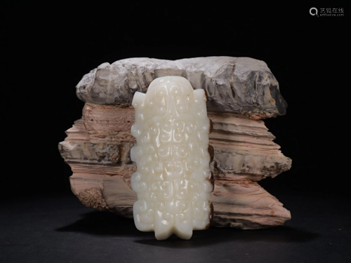 ANCIENT JADE RUYI PATTERNING PENDANT