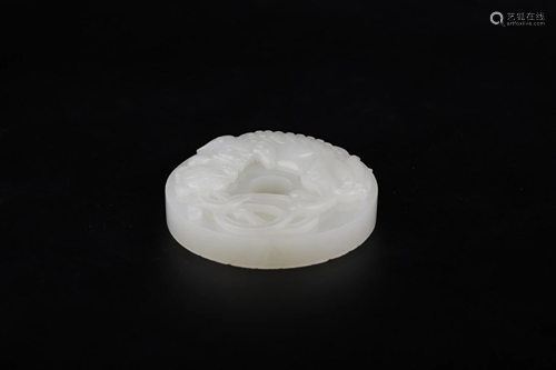 HETIAN WHITE JADE SHI'ZI'XI'QIU YUBI