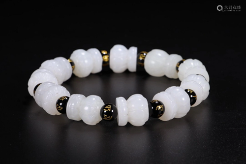 HETIAN JADE LOTUS-BLOSSOM BRACELET