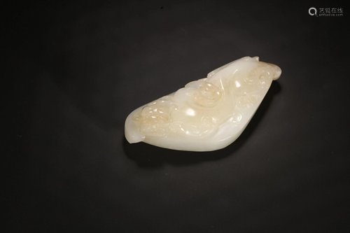 HETIAN JADE CHI DRAGON HANGING PENDANT