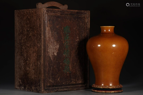 YONGZHENG MARK BAO'HUANG PLUM VASE