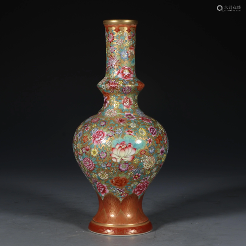 QIANLONG MARK FAMILLE ROSE OUTLINE IN G…