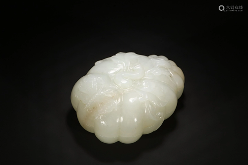 HETIAN JADE BUTTERFLY SHAPED POWDER BOX