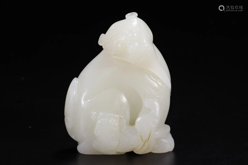 HETIAN JADE AUSPICIOUS BEAST HAND PIE…