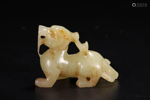 HETIAN YELLOW JADE AUSPICIOUS BEAST HAND PIE…