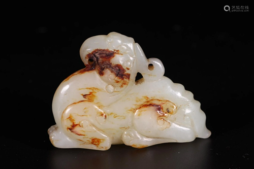 HETIAN JADE AUSPICIOUS BEAST HAND PIE…