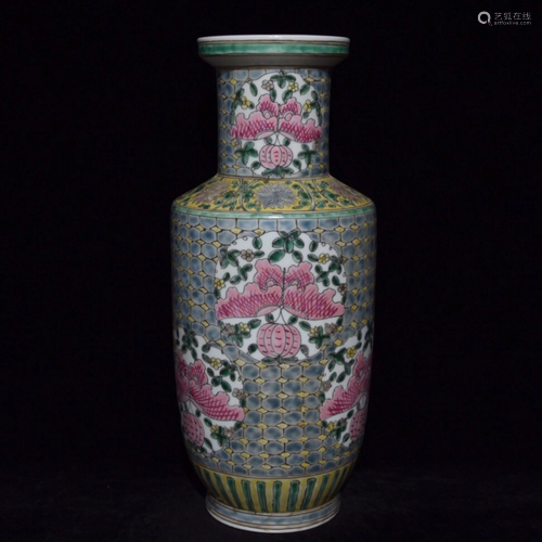 FAMILLE ROSE BUTTERFLY PATTERN VASE