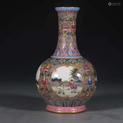 A QIANLONG MARK FAMILLE ROSE OUTLINE IN G…