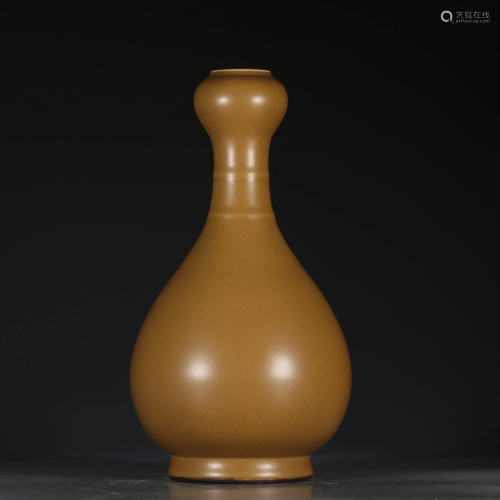 QIANLONG MARK TEA POWDER COLOUR YAO VASE