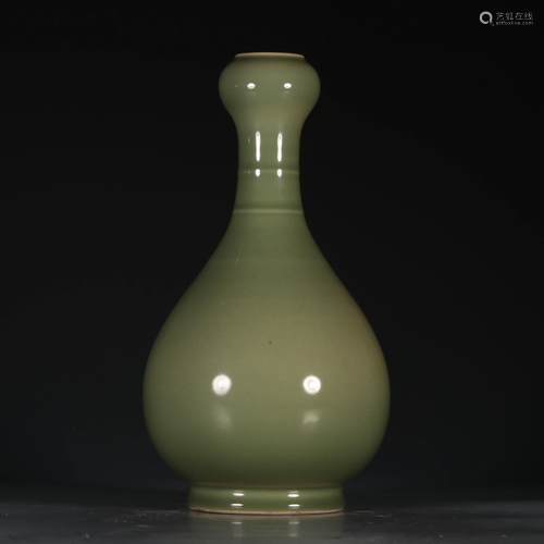 QIANLONG MARK WINTER GREEN YAO VASE