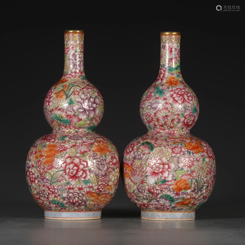 A QIANLONG MARK FAMILLE ROSE GOURD VASE