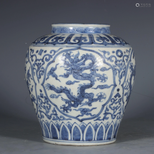 A WANLI MARK BLUE AND WHITE DRAGON PATTER…