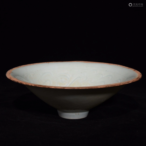 GREEN GLAZE FLOWER PATTERN BOWL