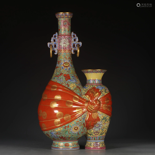 A QIANLONG MARK ENAMELED AUSPICIOUS PATT…