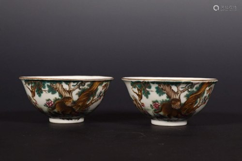 A PAIR OF XIENFENG MARK FAMILLE ROSE AUSPICI…