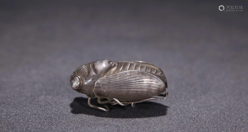 A SILVER FIGURE OF CICADA