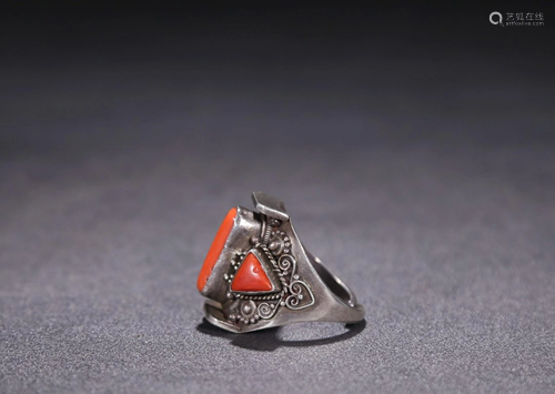 A SILVER EMBEDED CORAL RING