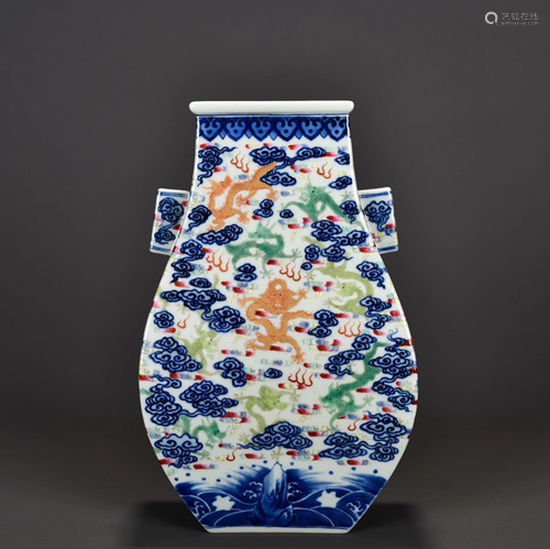 QIANLONG MARK BLUE AND WHITE FAMILLE ROSE DR…