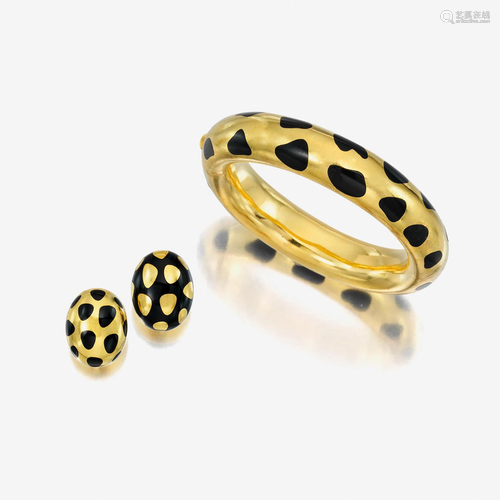 An eighteen karat gold and black jade bangle with