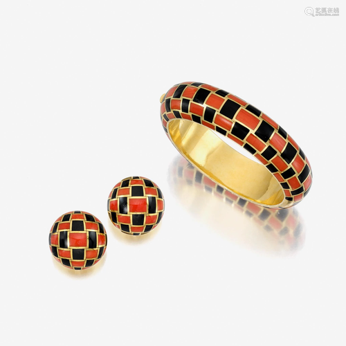 An eighteen karat gold, coral, and black jade bangle