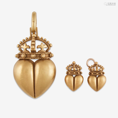 An eighteen karat gold pendant brooch and pair of