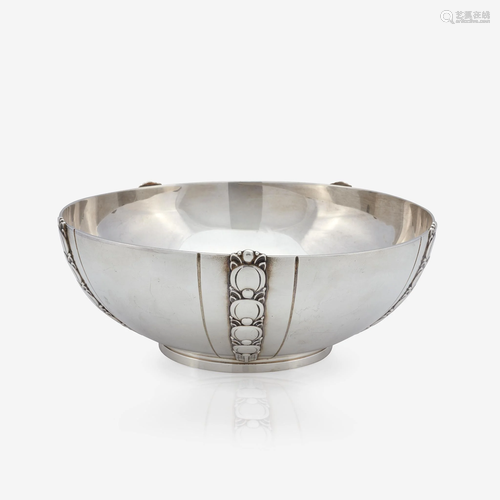 An American sterling silver serving bowl, Tiffany &