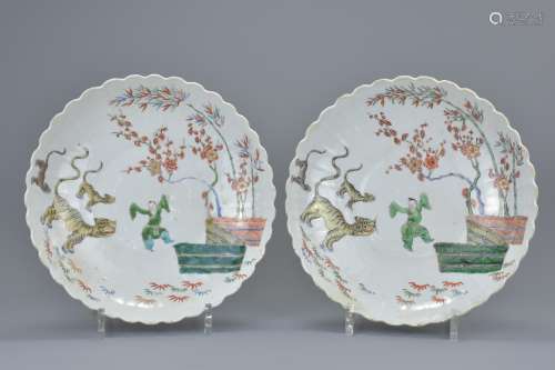 A pair of Chinese 18th. C Kakiemon-Style fluted porcelain dishes. Kangxi period