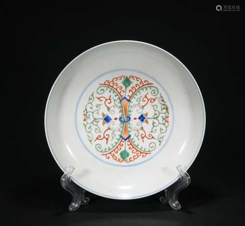 A Wu cai 'floral' plate,Qing dynasty